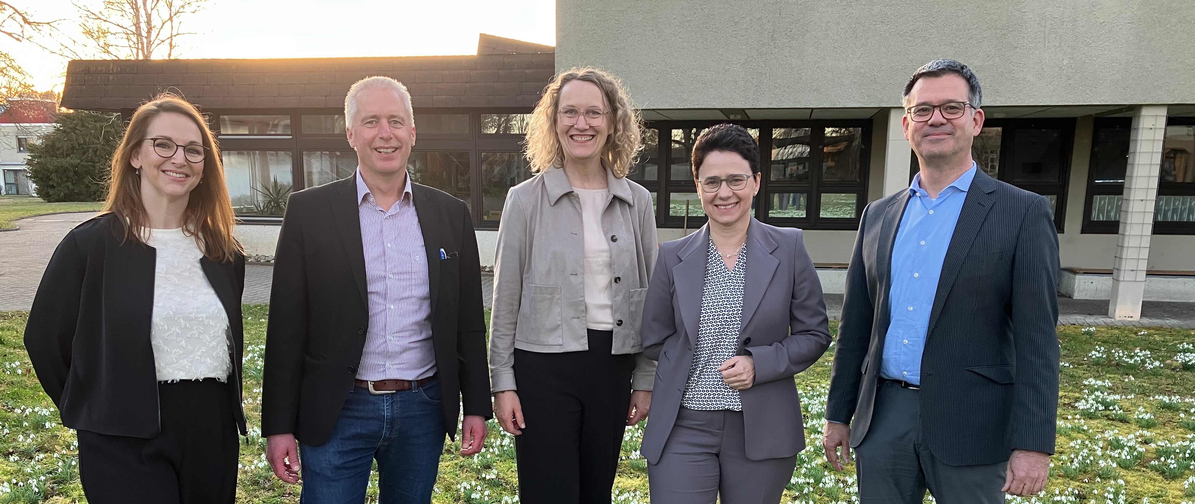 Auf dem Foto v.l.n.r.: Kerstin Schmid, Gemeinderätin und stellvertretende Vorsitzende der CDU Ravensburg; DORNAHOF Vorstand Volker Braun, Landtagskandidatin der CDU für den Wahlkreis Ravensburg, Antje Rommelspacher, Baden-Württembergs Justizministerin Marion Gentges, MdL; DORNAHOF Leiter Verwaltung und Personalwesen, Bernd Wolsky.