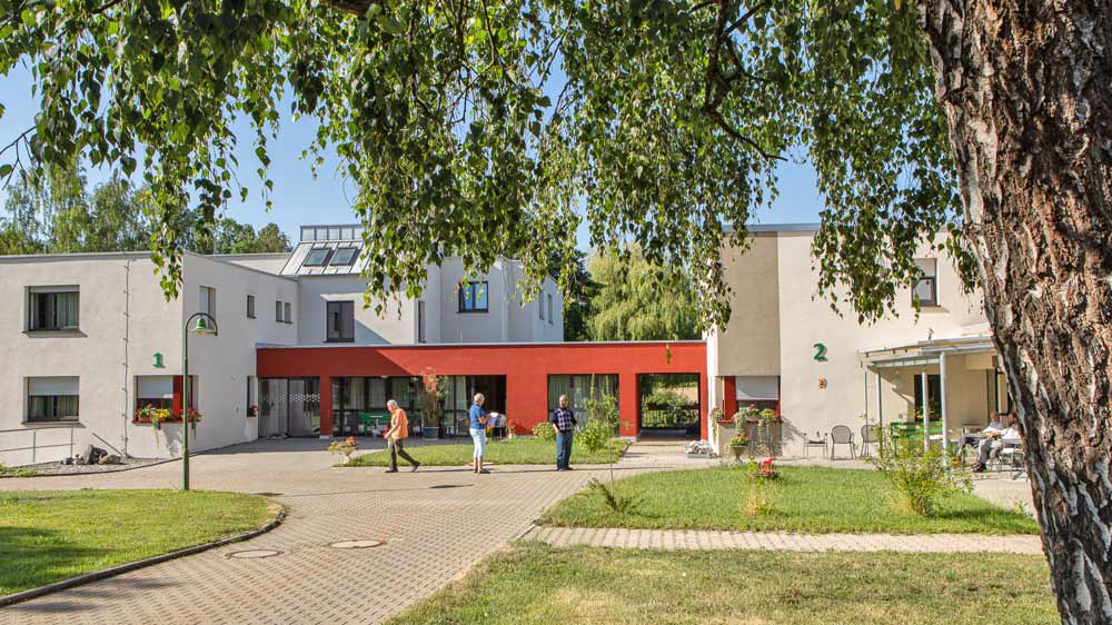 Aussenaufnahme Geb&auml;ude im Dornahof Gel&auml;nde