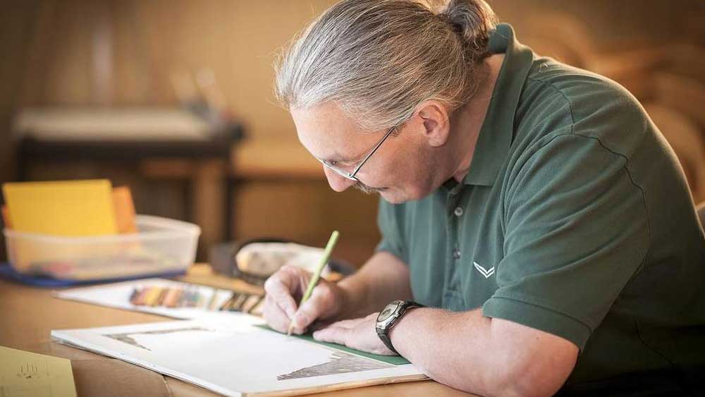 Dornahof Erholung Mann bei k&uuml;nstlerischer T&auml;tigkeit