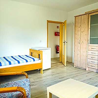 Zimmereinrichtung im Aufnahmehaus f&uuml;r Frauen